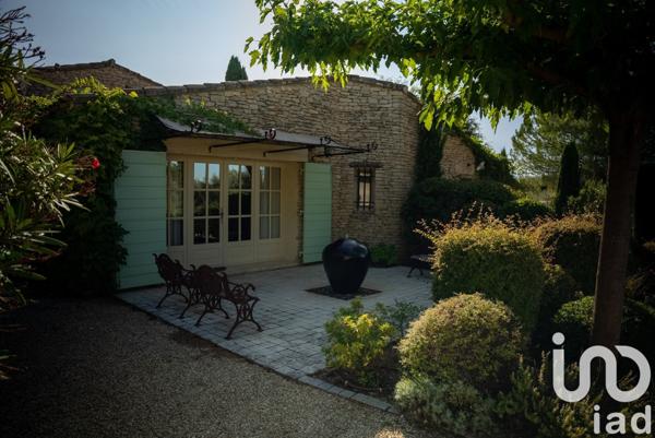 Maison traditionnelle 6 pièces de 294 m² à Gordes (84220)