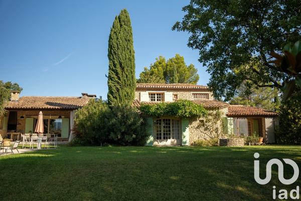 Maison traditionnelle 6 pièces de 294 m² à Gordes (84220)