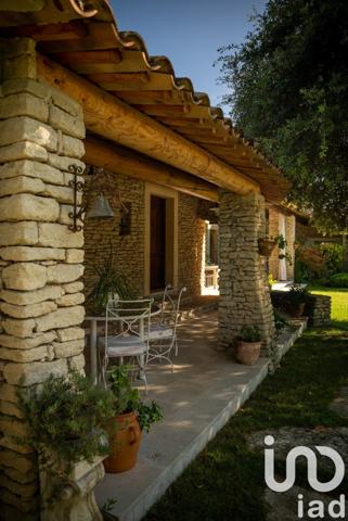Maison traditionnelle 6 pièces de 294 m² à Gordes (84220)