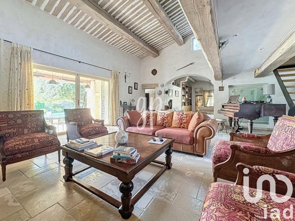 Maison traditionnelle 6 pièces de 294 m² à Gordes (84220)