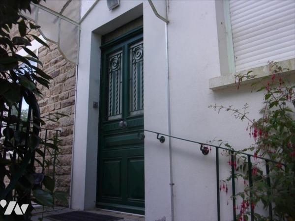 A 2' de CARENTOIR, maison sans vis à vis à vendre.