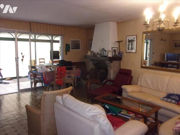 A 2' de CARENTOIR, maison sans vis à vis à vendre.