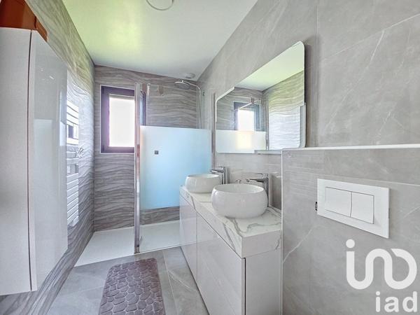 Maison 4 pièces de 117 m² à Artigues-près-Bordeaux (33370)