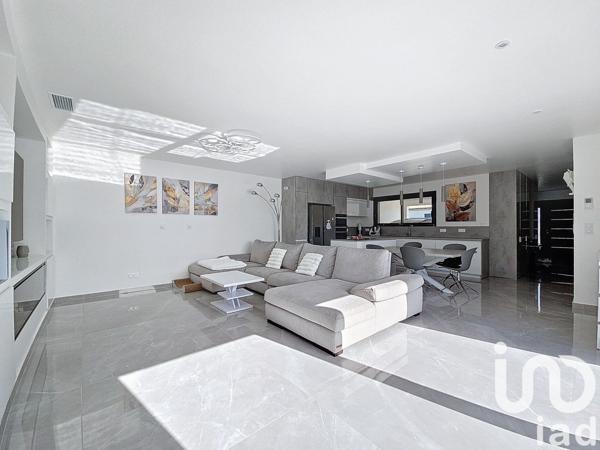 Maison 4 pièces de 117 m² à Artigues-près-Bordeaux (33370)