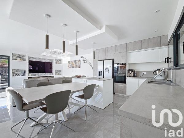 Maison 4 pièces de 117 m² à Artigues-près-Bordeaux (33370)