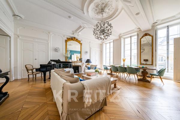 DIJON centre historique - Appartement de prestige au sein d'un hôtel particulier, stationnement priv