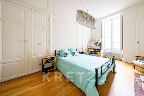 DIJON centre historique - Appartement de prestige au sein d'un hôtel particulier, stationnement priv