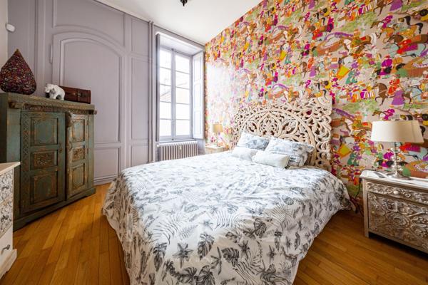 DIJON centre historique - Appartement de prestige au sein d'un hôtel particulier, stationnement priv