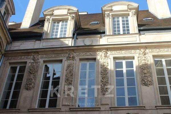 DIJON centre historique - Appartement de prestige au sein d'un hôtel particulier, stationnement priv
