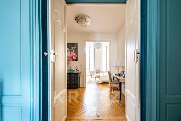 DIJON centre historique - Appartement de prestige au sein d'un hôtel particulier, stationnement priv