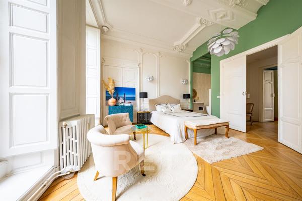 DIJON centre historique - Appartement de prestige au sein d'un hôtel particulier, stationnement priv