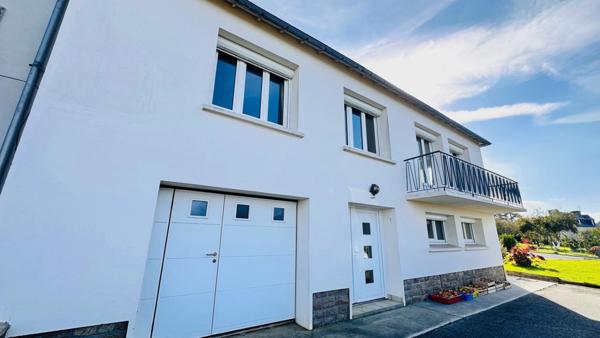 LANVEOC – Magnifique maison traditionnelle avec vue panoramique sur la rade de Brest, à proximité du port