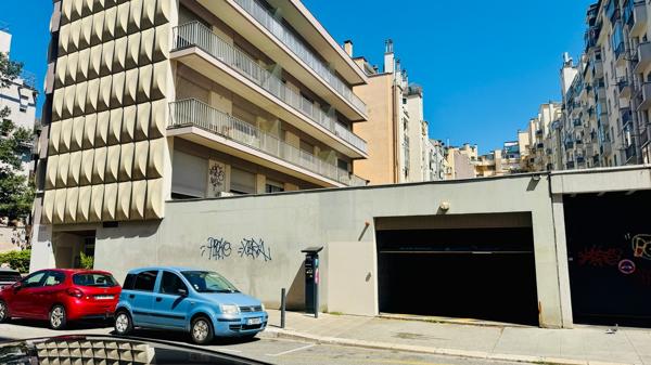 Parking/box · Vente Grenoble (38000) 1 pièce · 14m²