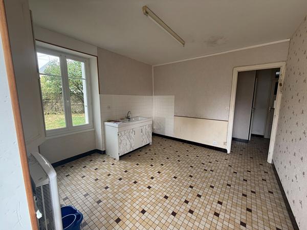 MAGNIFIQUE CORPS DE FERME SITUE ENTRE POITIERS ET PARTHENAY