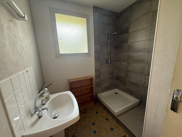 MAGNIFIQUE CORPS DE FERME SITUE ENTRE POITIERS ET PARTHENAY