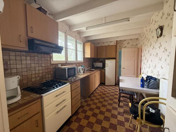 MAGNIFIQUE CORPS DE FERME SITUE ENTRE POITIERS ET PARTHENAY