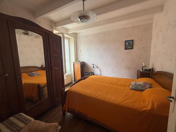 MAGNIFIQUE CORPS DE FERME SITUE ENTRE POITIERS ET PARTHENAY