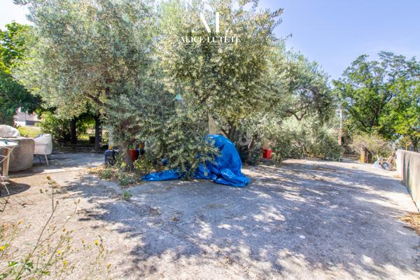 Marignane (13700) Terrain constructible de 900 m²