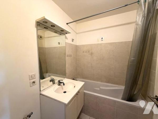 En exclusivité ! 
Appartement de 58,85 m2 situé au 1er étage avec ascenseur d'une belle réside...