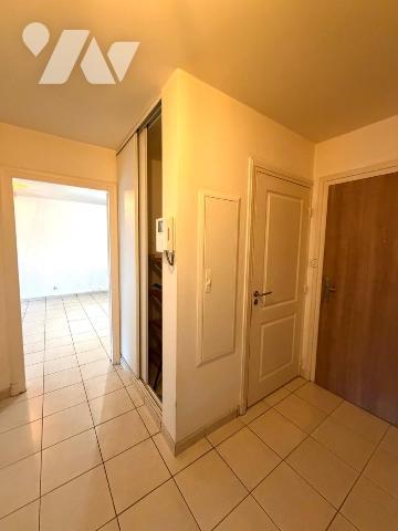 En exclusivité ! 
Appartement de 58,85 m2 situé au 1er étage avec ascenseur d'une belle réside...