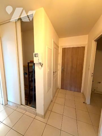 En exclusivité ! 
Appartement de 58,85 m2 situé au 1er étage avec ascenseur d'une belle réside...