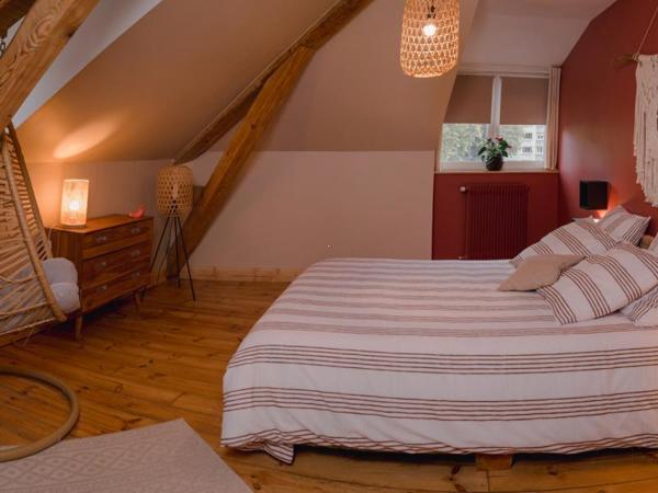 Maison - Oloron-sainte-marie - Réf.:205301 EXCLUSIVITE - MAGNIFIQUE PROPRIETE AUX BEAUX VOLUMES AVEC JARDIN ET ANNEXES - IDEAL POUR PROJET DE CHAMBRES D'HOTES -