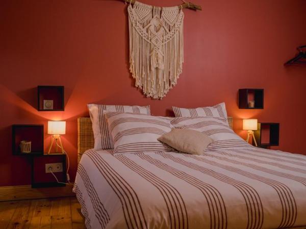 Maison - Oloron-sainte-marie - Réf.:205301 EXCLUSIVITE - MAGNIFIQUE PROPRIETE AUX BEAUX VOLUMES AVEC JARDIN ET ANNEXES - IDEAL POUR PROJET DE CHAMBRES D'HOTES -