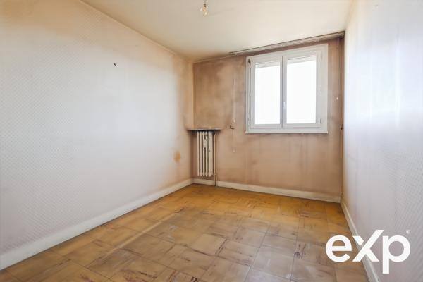 Appartement T4/5 avec vue dégagée – À rénover