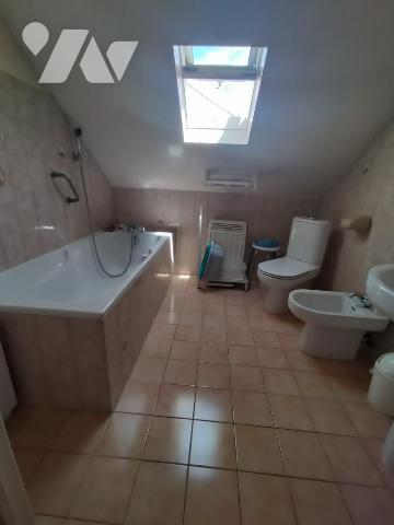 Sur la commune de Gagny (Seine Saint Denis) Maison de 4 pièces principales.