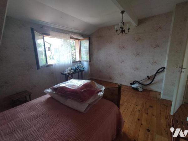 Sur la commune de Gagny (Seine Saint Denis) Maison de 4 pièces principales.