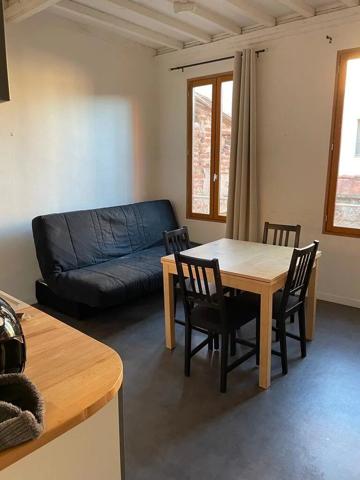 Location                                                      Appartement
                        
                     2 pièces                      18 m2                     à Perpignan