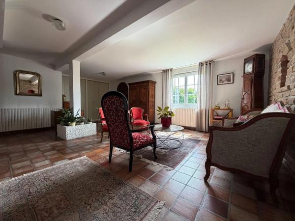 Achat - Maison Saint-Martin-Belle-Roche 71118 6 pièces 137 m 2 3670 m 2