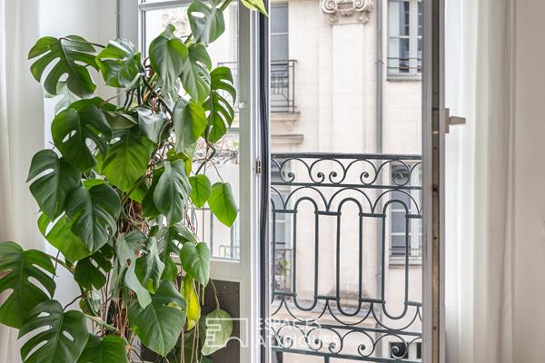 NANTES – CHU Appartement Charme et volumes au coeur historique