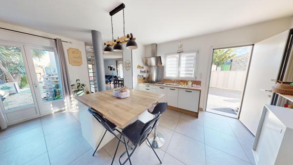 Frontignan (34110) Maison de ville Atypique T5, Jardin. FRONTIGNAN