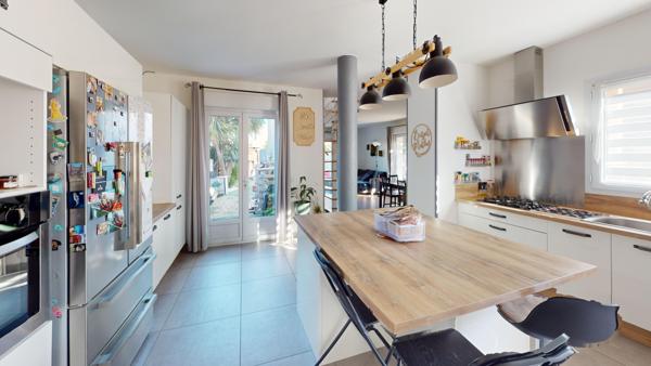 Frontignan (34110) Maison de ville Atypique T5, Jardin. FRONTIGNAN