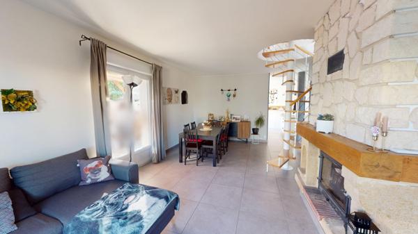 Frontignan (34110) Maison de ville Atypique T5, Jardin. FRONTIGNAN