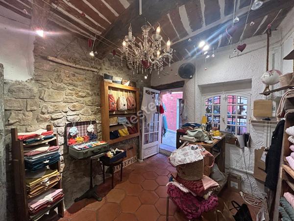 Local commercial à louer au coeur du village du Castellet - 10 m²
