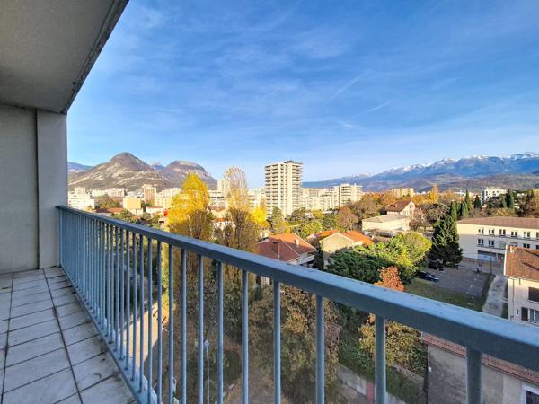 APPARTEMENT T4 - ETAGE ELEVE - VUE MONTAGNES - GARAGE BOX