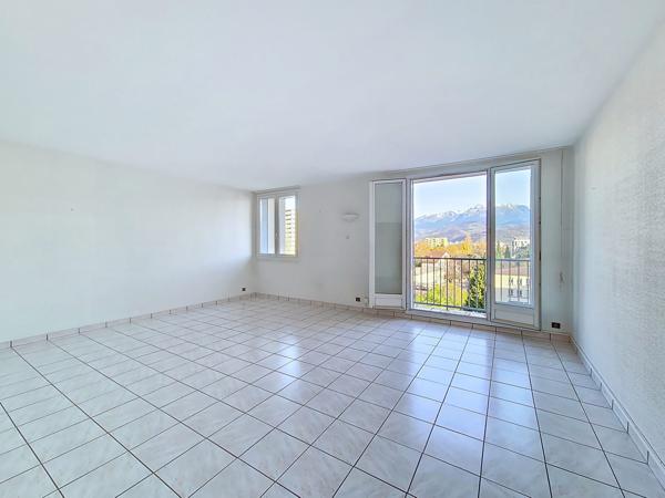 APPARTEMENT T4 - ETAGE ELEVE - VUE MONTAGNES - GARAGE BOX