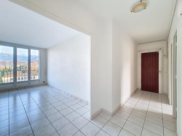 APPARTEMENT T4 - ETAGE ELEVE - VUE MONTAGNES - GARAGE BOX