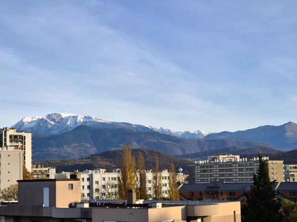 APPARTEMENT T4 - ETAGE ELEVE - VUE MONTAGNES - GARAGE BOX