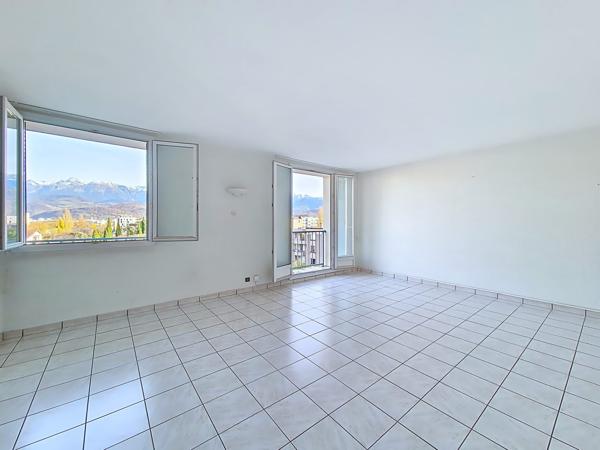 APPARTEMENT T4 - ETAGE ELEVE - VUE MONTAGNES - GARAGE BOX