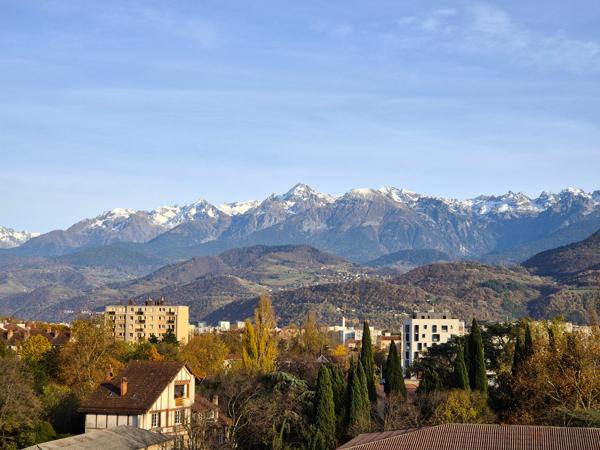 APPARTEMENT T4 - ETAGE ELEVE - VUE MONTAGNES - GARAGE BOX