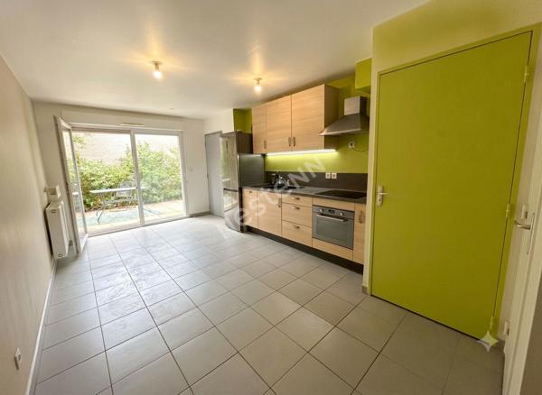Location nue - Villeurbanne / Grandclément - Appartement T2 de 36,65 m² avec terrasse, jardin et garage