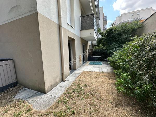 Location nue - Villeurbanne / Grandclément - Appartement T2 de 36,65 m² avec terrasse, jardin et garage