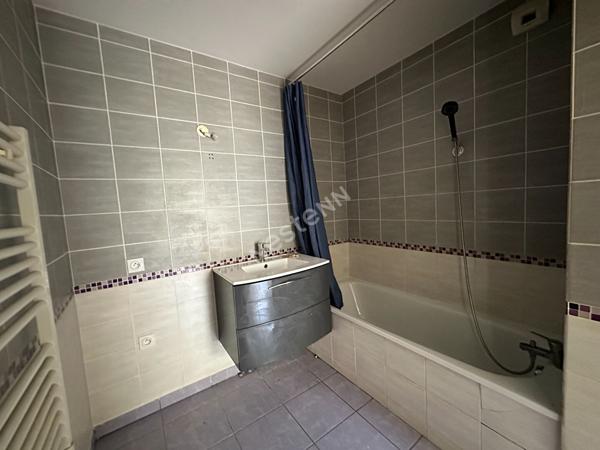 Location nue - Villeurbanne / Grandclément - Appartement T2 de 36,65 m² avec terrasse, jardin et garage