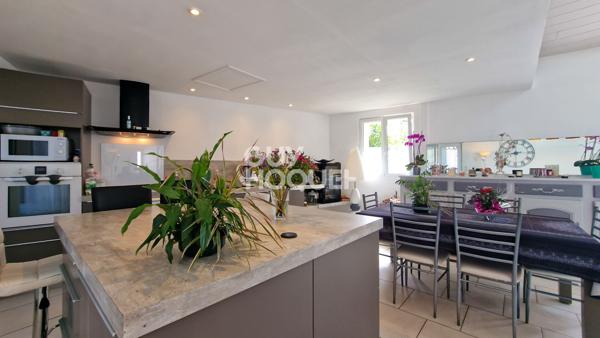 Maison à vendre à Etaules - 4 pièces, 3 chambres,.