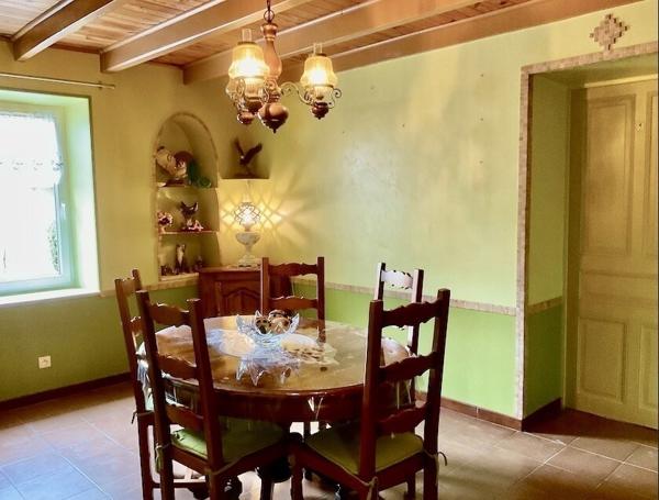 CORPS DE FERME DE 7 PIECES 180 m²