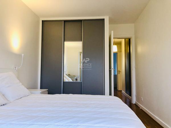 "Versailles Rive Droite" Superbe appartement meublé de 3 pièces de 89 m² avec balcon, cave et parking ! Loyer 2 200 €/mois charges comprises **  - Référence  16261