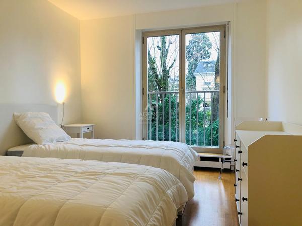 "Versailles Rive Droite" Superbe appartement meublé de 3 pièces de 89 m² avec balcon, cave et parking ! Loyer 2 200 €/mois charges comprises **  - Référence  16261